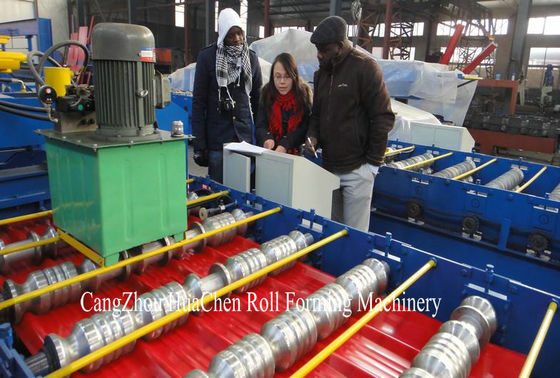 อัตโนมัติเหล็กโลหะกระจกสองชั้น Roll การสร้างเครื่องจักรสําหรับ 0.3-0.6mm ความหนา Tile การทํา