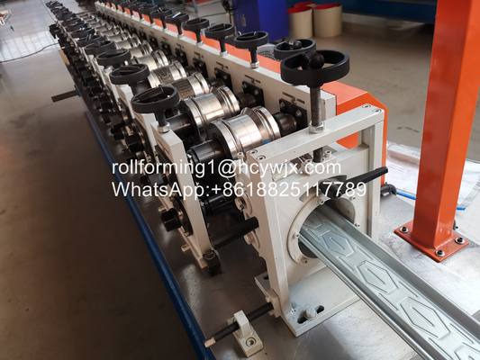 เครื่องปรับความกว้าง Feed Shutter Door Roll Forming สําหรับความหนา 0.8-1.2mm