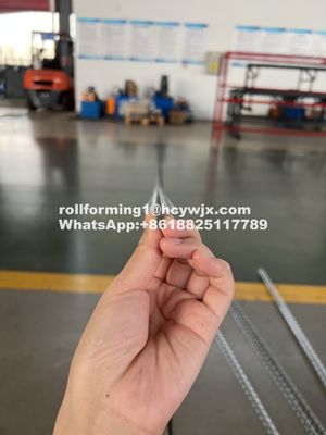 เครื่องปั้นม้วนผนังแห้งที่ส่งสัญลักษณ์