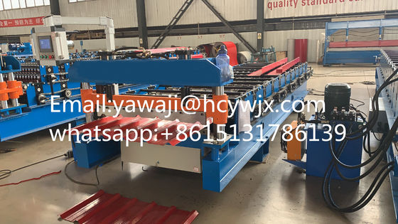 Chain Drive Long Span Color Roof Roll Forming Machine ด้วยความกระชับกระแส 380v 50Hz 3 ขั้นตอน