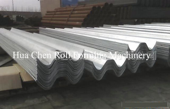 เครื่องขึ้นรูปทางหลวง Guardrail เจาะที่ทำในจีน