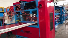 สายการผลิตแผ่นแซนวิชแบบยืน